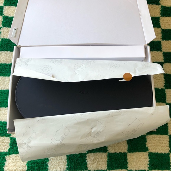 **SOLD** Limited Edition Dyson Airwrap Complete - Prussian Blue/Rich Copper - Picture 12 of 13